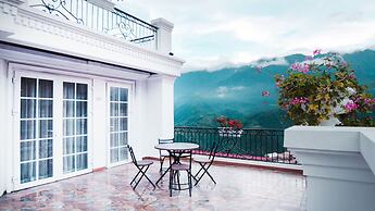 Azure Sapa Hotel