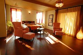 March Three Inn