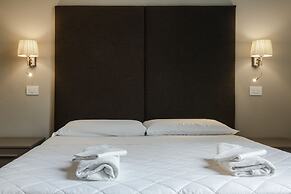 Daphne Guest Hause