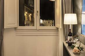 Daphne Guest Hause