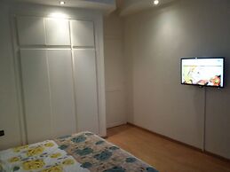 Spacious Apartment Downtown