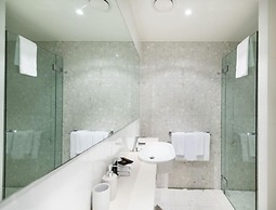 Accommodate Canberra - Lakefront