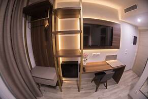 8 Room Hotel