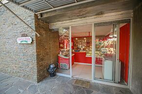Suite 9 The Village