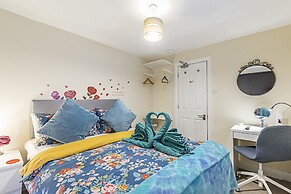 Greyhound Road Rooms