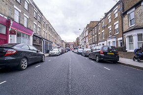 Greyhound Road Rooms