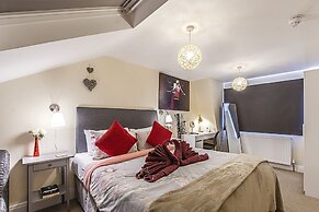 Greyhound Road Rooms