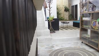 Iraka Hotel Zenu