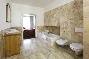 Amsterdam House Hotel