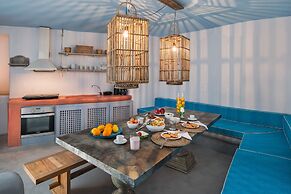 Rock Villas - Emporio | Pool, Jacuzzi, Castle View