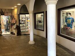 Lifestyle Kosher Crown Suites