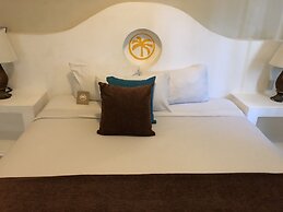 Lifestyle Kosher Crown Suites