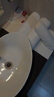 Hotel de Papae Intl