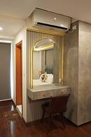 Hotel de Papae Intl