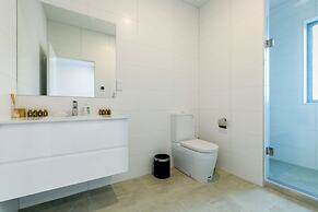 Hero Holiday House
