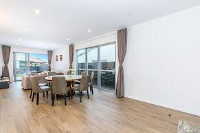 Hero Holiday House