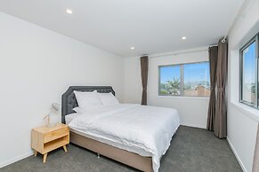 Hero Holiday House