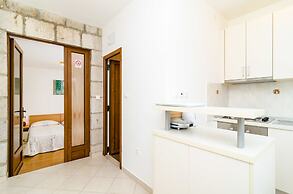 Nikola Apartments
