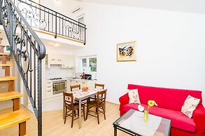 Nikola Apartments