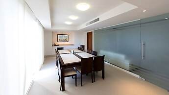 Beachfront Condo in Hotel Zone