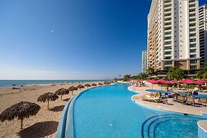 Beachfront Condo in Hotel Zone