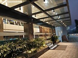Hotel Saffron Crest