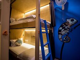 Thalay Cha-am by THA - Hostel