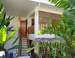 Colibri Surf House & Flats