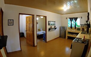Colibri Surf House & Flats