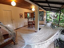 Colibri Surf House & Flats