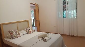 Colibri Surf House & Flats