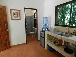Colibri Surf House & Flats