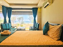 Whale Hotel