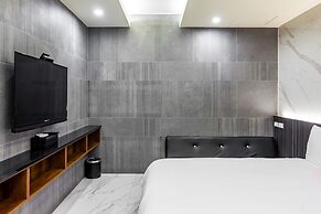 Sun Moon Tea Hotel
