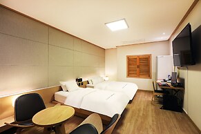 Bolton Hotel