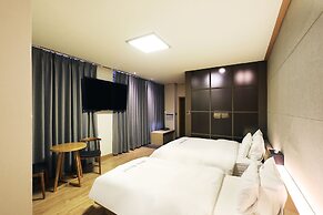 Bolton Hotel