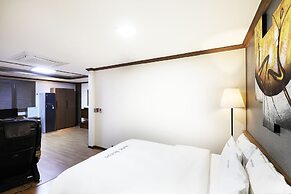 Bolton Hotel