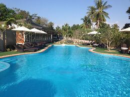 Check In & Chill Out Laem Sok Pier