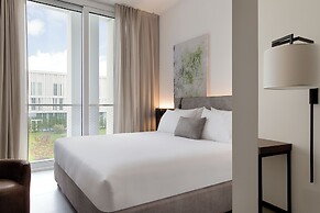 J Hotel