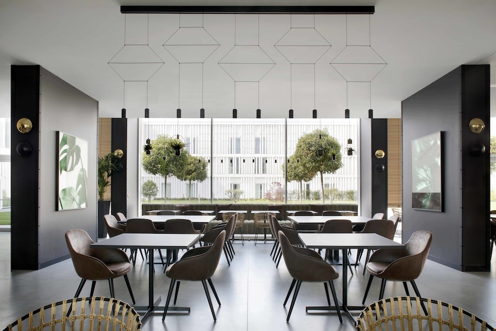 J Hotel