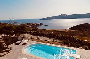 Zeus Seafront Villa