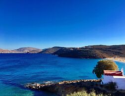 Zeus Seafront Villa