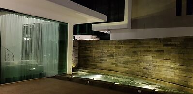 Hermitage Boutique House