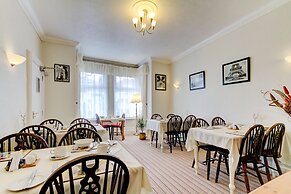 Dolphin Guesthouse