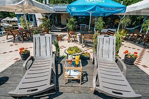 Island Hostel - Adults only