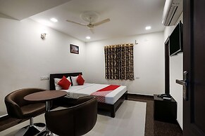 OYO 10595 Hotel Mirras
