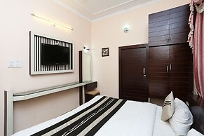 OYO 8672 Hotel Friends