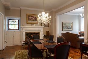 Sir Isaac Brock B&B Luxury Suites
