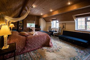 The Royal Arms (room only)