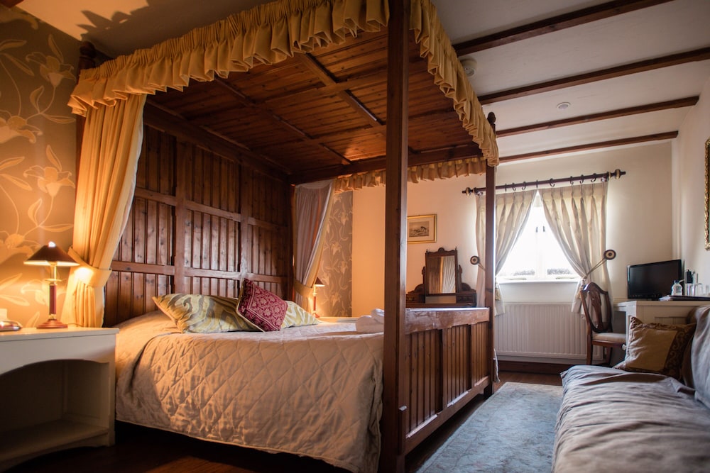 The Royal Arms (room only)